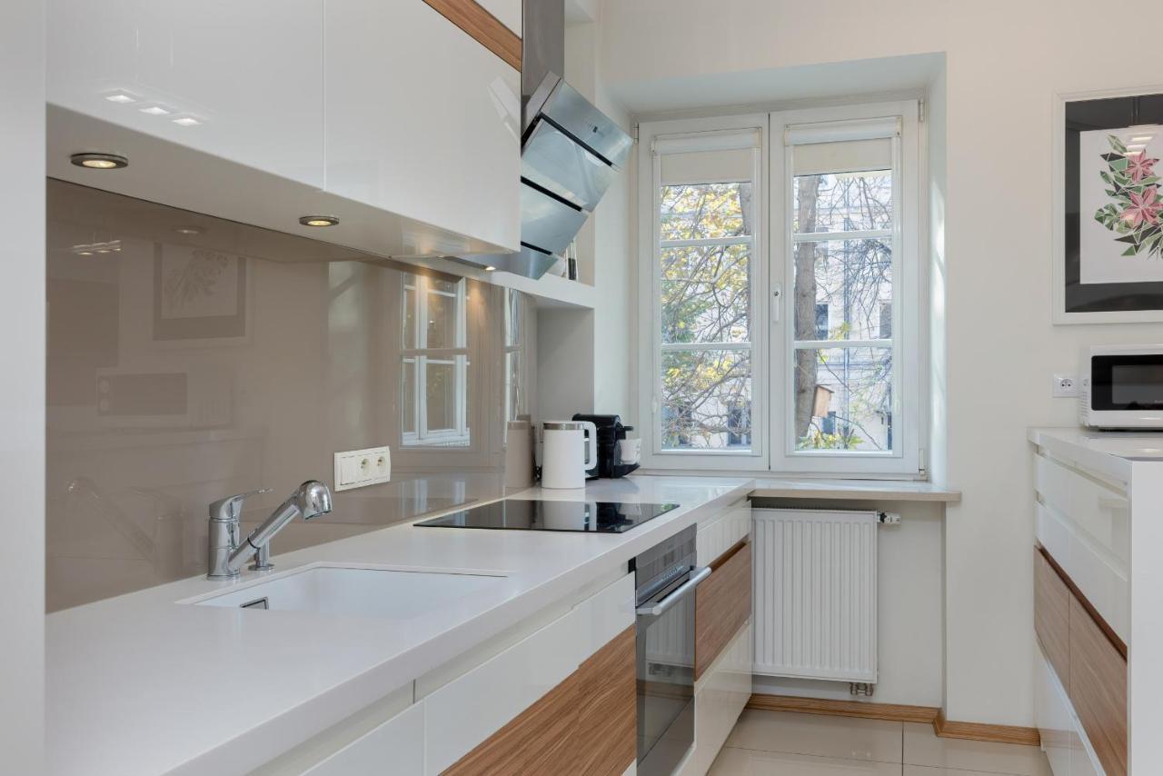 Cosy With Parking In The Centre By Renters Apartament *